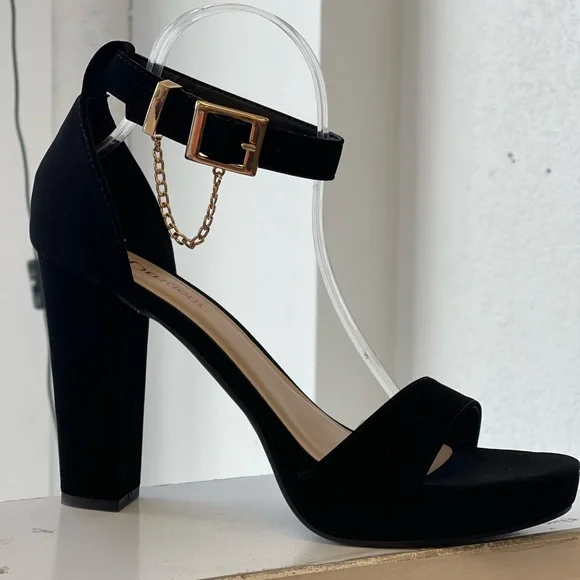 Shoe Lot 10 pairs of shoes. Size 10 - Picture 6 of 11